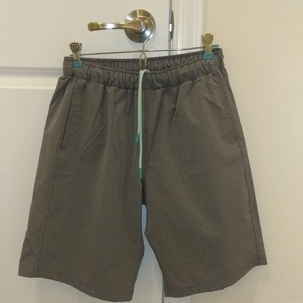 Myles Everyday Short in Gray, Size Medium - Long